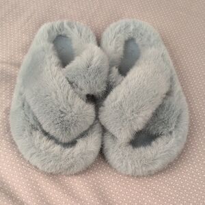 Cozy Sage Green Faux Fur Slippers